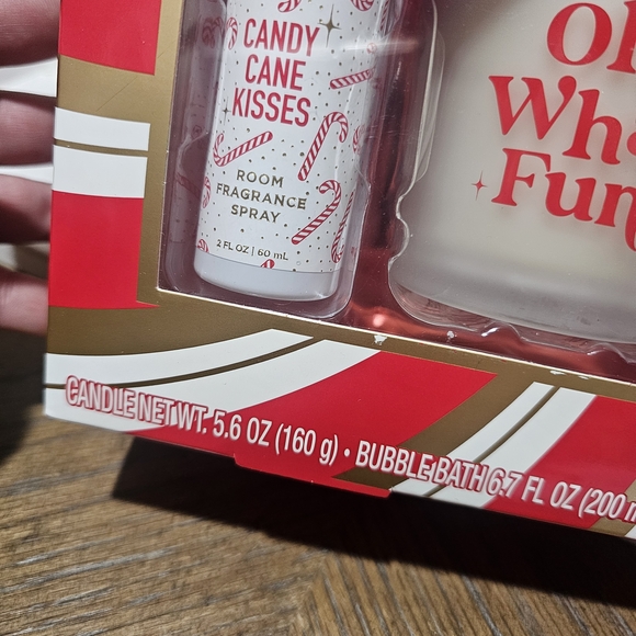 New Candy Cane Kisses Gift Set - Red and White - Picture 4 of 6